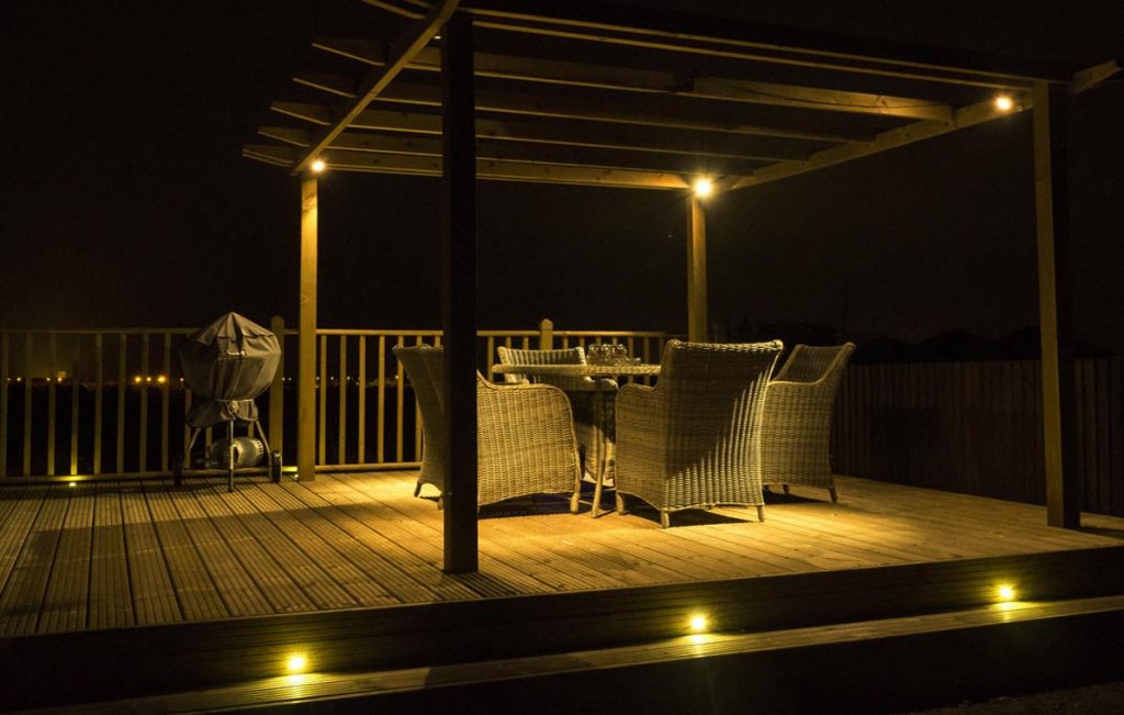 Best Solar Deck Lights [For Steps, Railings, Decks & Fences] LED